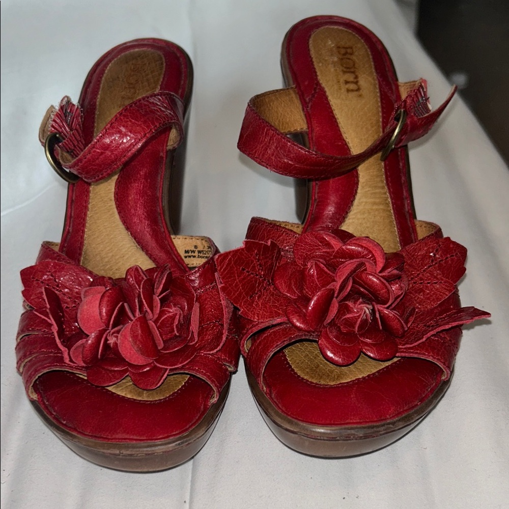 Børn Women's Cherry Red Floral Sandal Heels Size 8